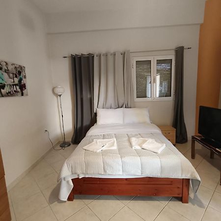 Cozy Apartment In The Center Of Aighion Achaia - Ground Floor - Ισόγειο Στουντιο Aigio Esterno foto