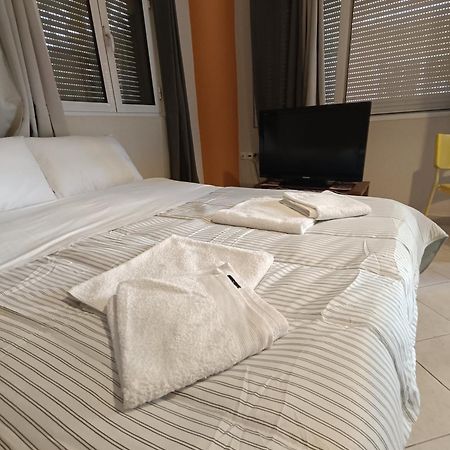 Cozy Apartment In The Center Of Aighion Achaia - Ground Floor - Ισόγειο Στουντιο Aigio Esterno foto