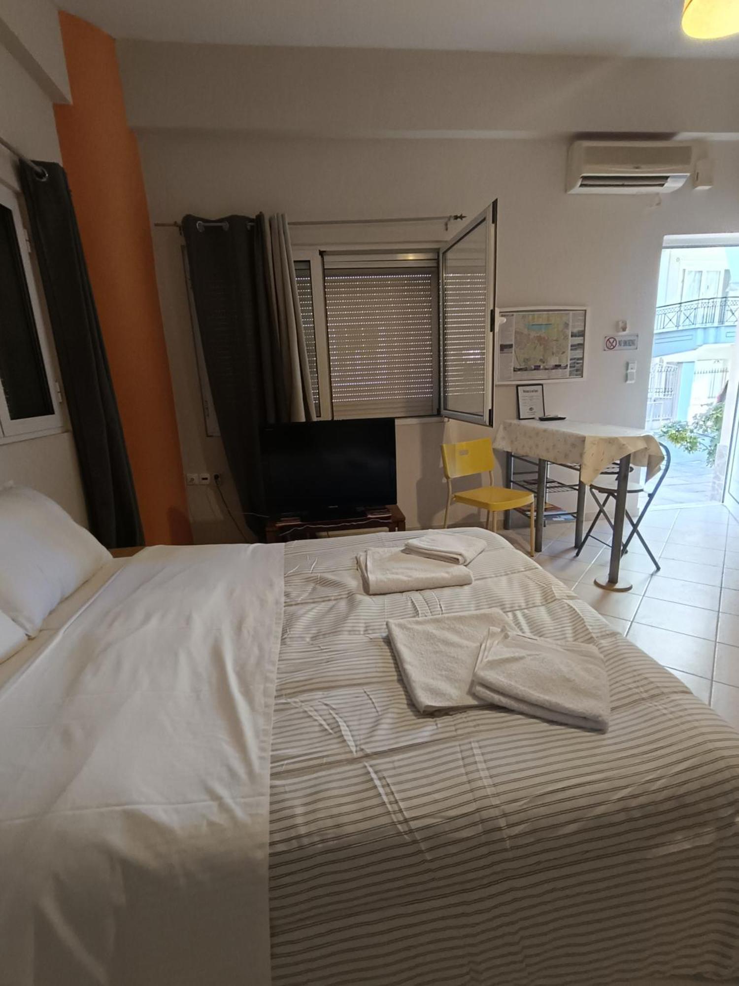 Cozy Apartment In The Center Of Aighion Achaia - Ground Floor - Ισόγειο Στουντιο Aigio Esterno foto