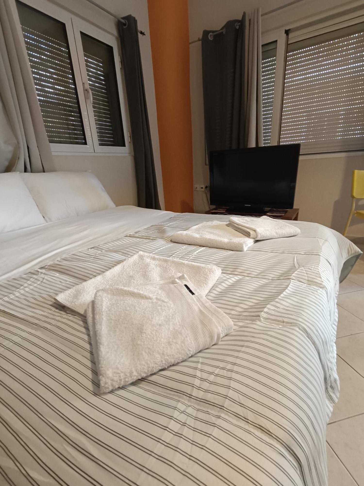 Cozy Apartment In The Center Of Aighion Achaia - Ground Floor - Ισόγειο Στουντιο Aigio Esterno foto