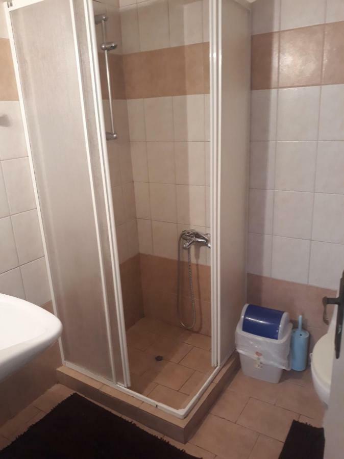Cozy Apartment In The Center Of Aighion Achaia - Ground Floor - Ισόγειο Στουντιο Aigio Esterno foto
